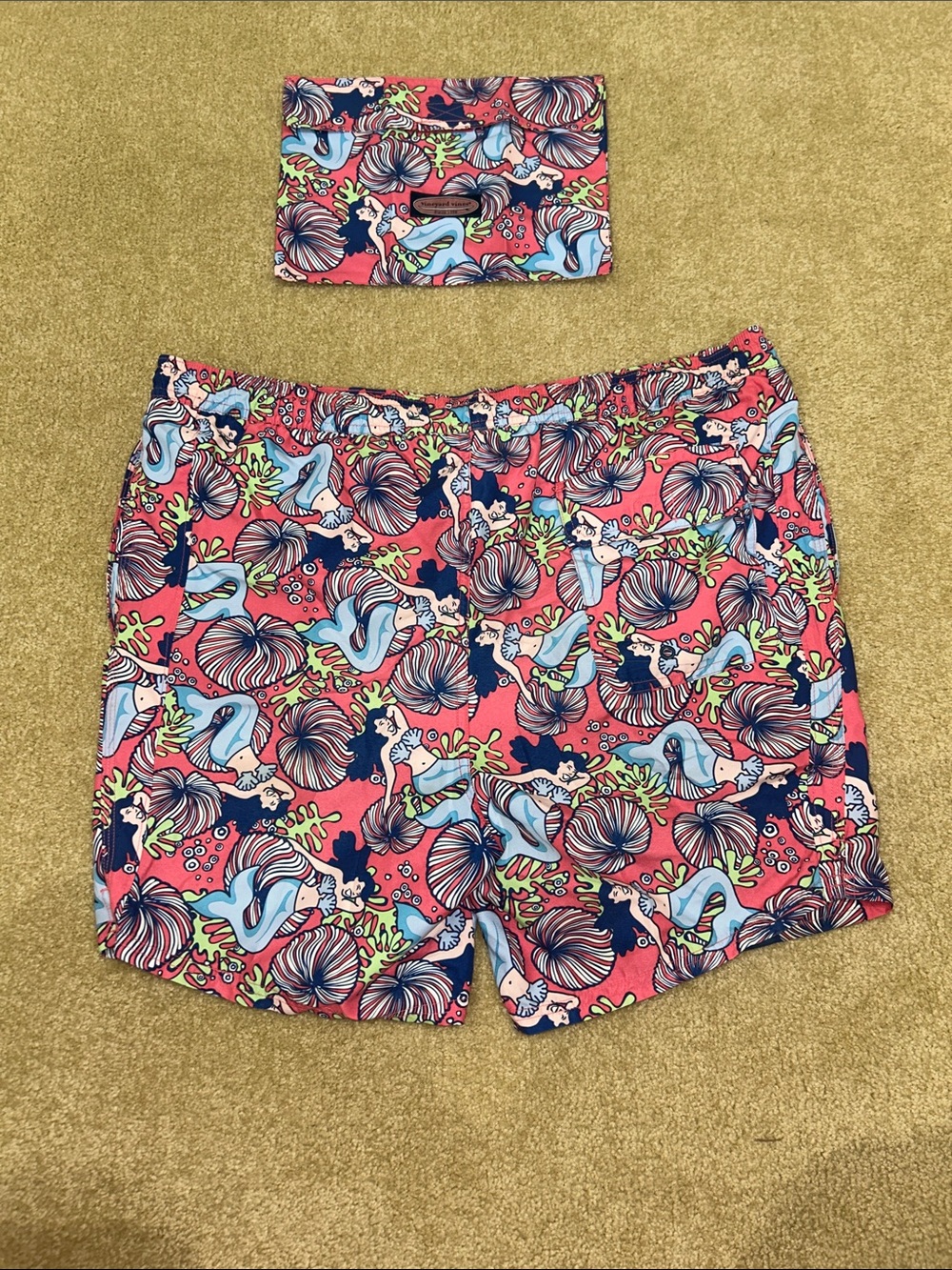 New Vineyard Vines Colorful Mermaid & Shell Print Swim Trunks and Pouch - Picture 9 of 15